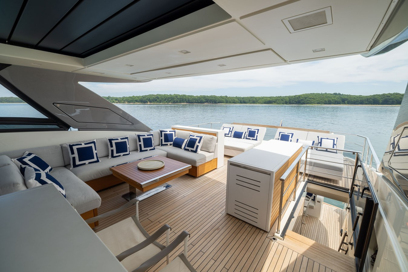 https://arconyachts.ams3.digitaloceanspaces.com/78964/conversions/large_4706797-optimize.jpg