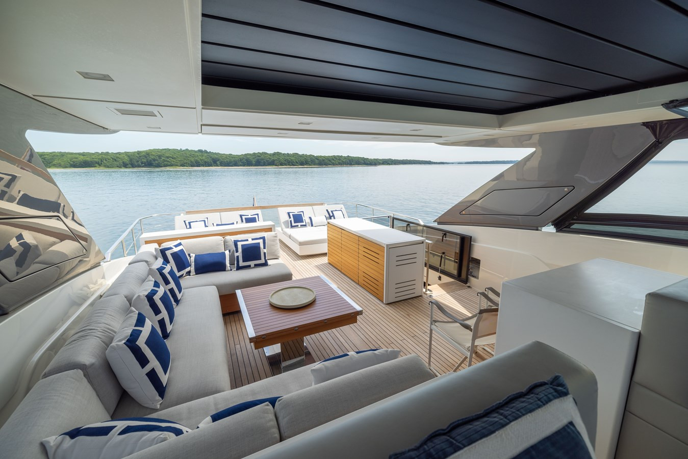 https://arconyachts.ams3.digitaloceanspaces.com/78970/conversions/large_4706820-optimize.jpg