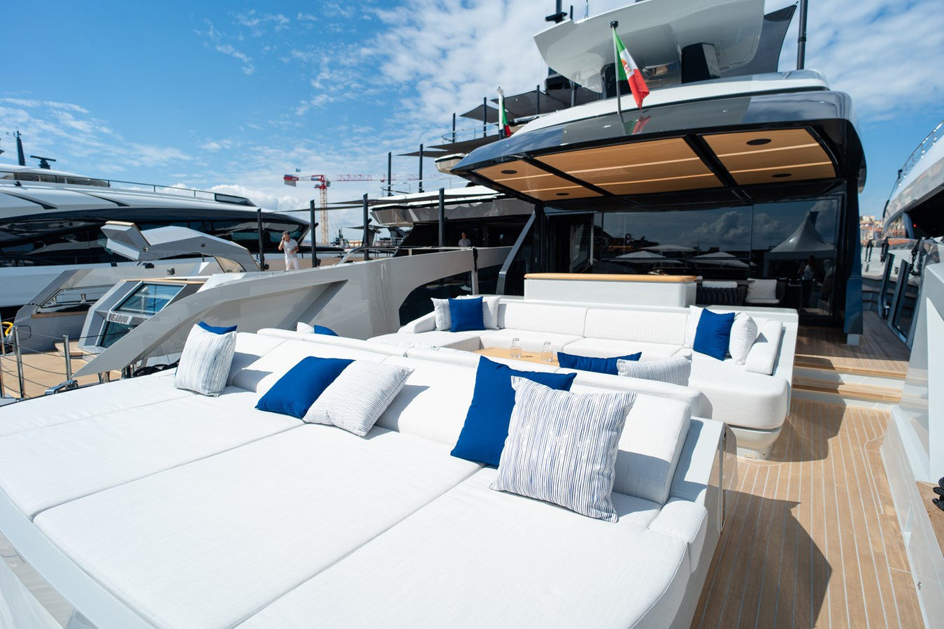 https://arconyachts.ams3.digitaloceanspaces.com/78975/conversions/large_4819511-optimize.jpg