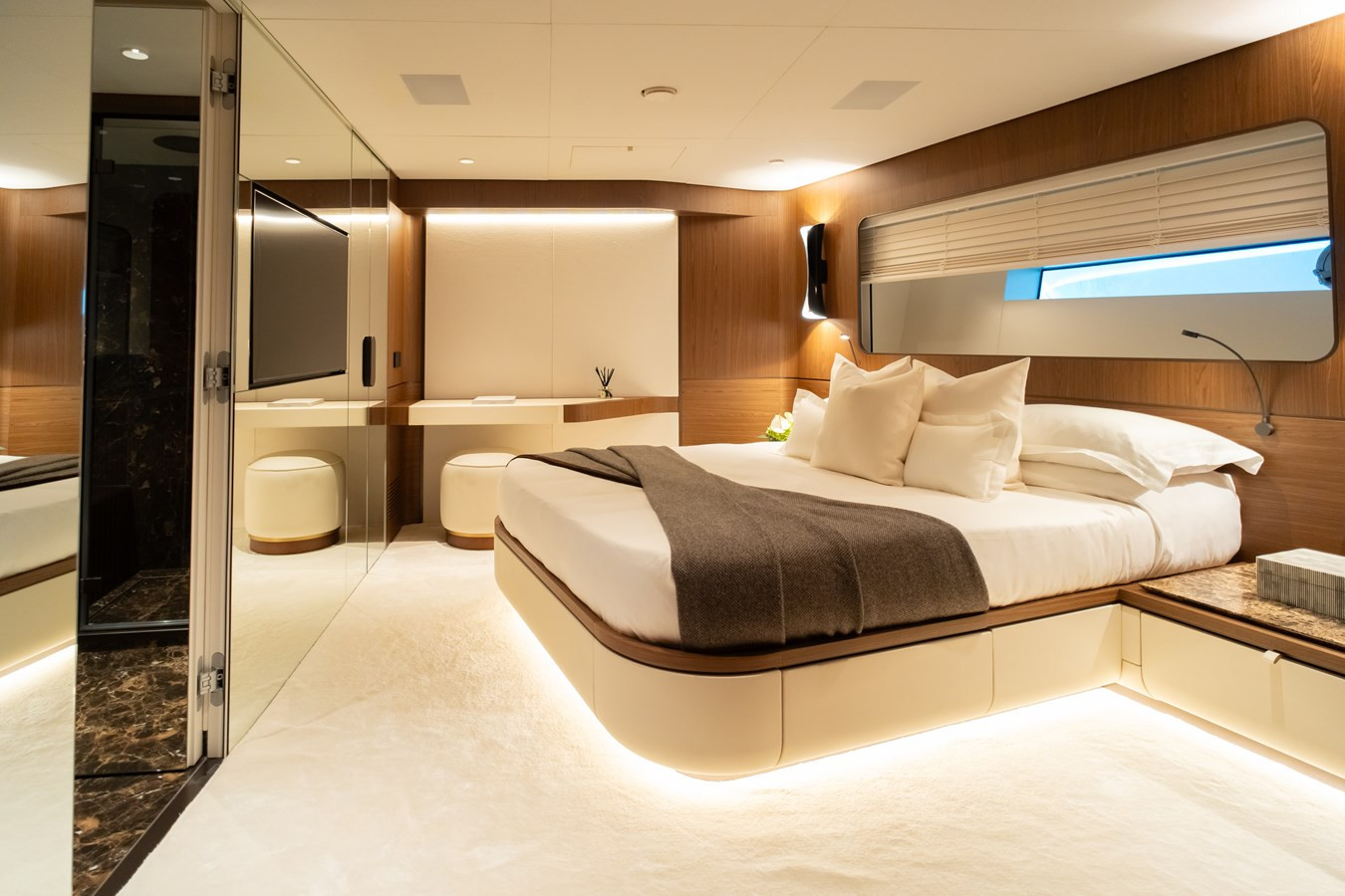 https://arconyachts.ams3.digitaloceanspaces.com/79035/conversions/large_4819557-optimize.jpg