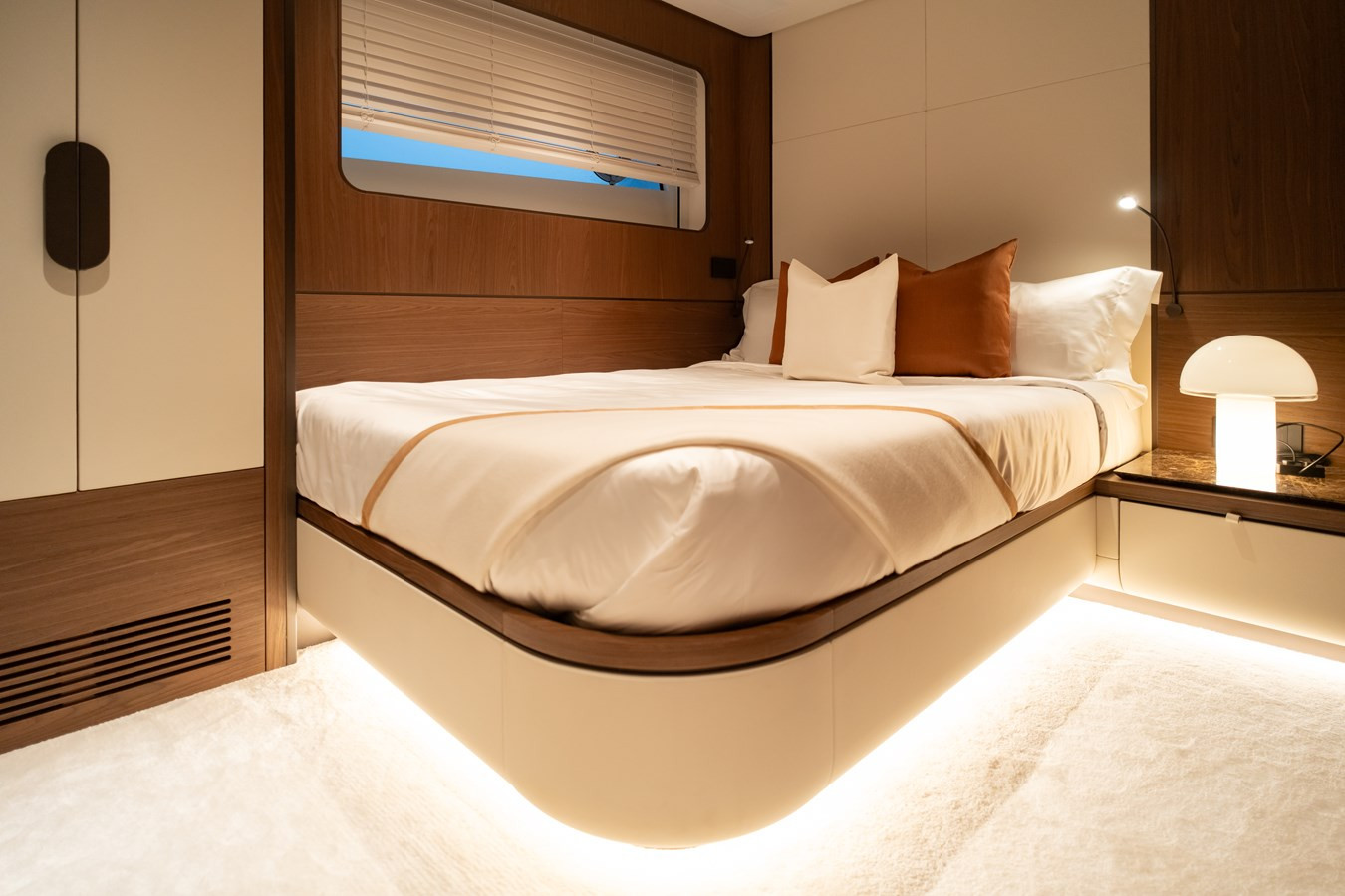 https://arconyachts.ams3.digitaloceanspaces.com/79046/conversions/large_4819561-optimize.jpg