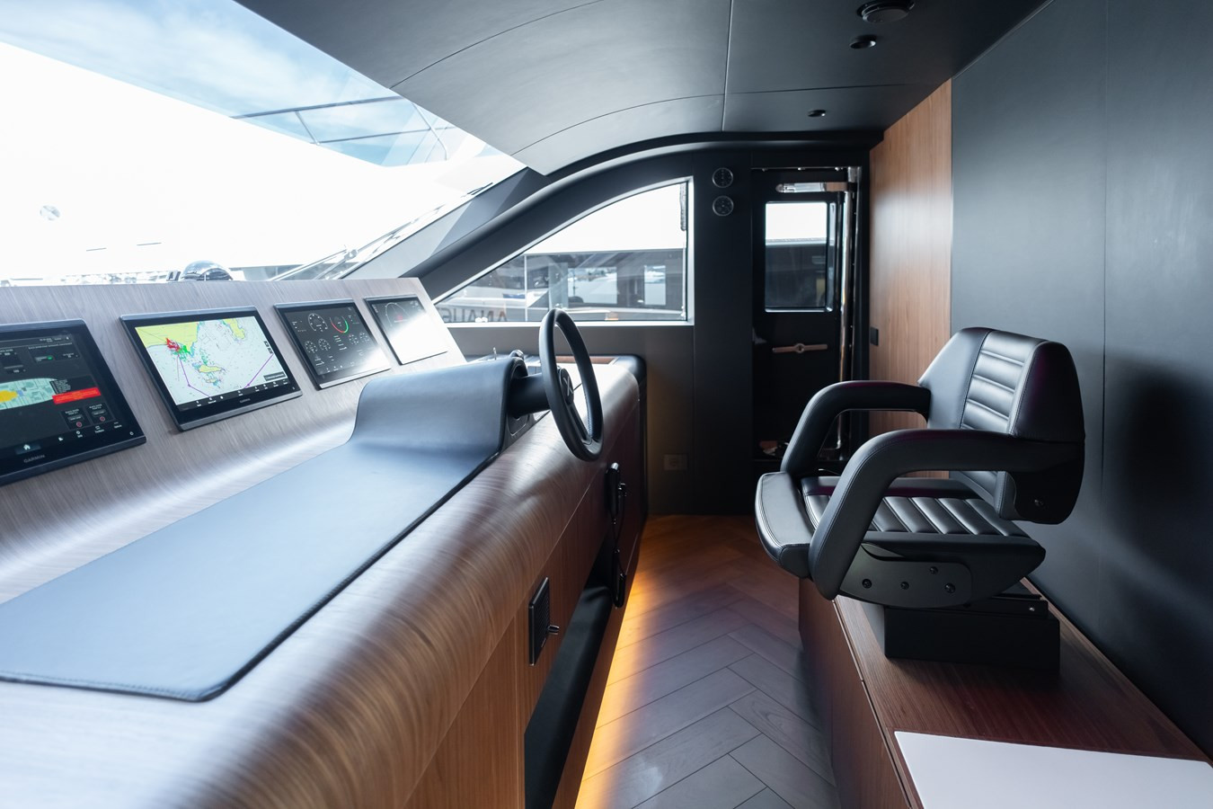 https://arconyachts.ams3.digitaloceanspaces.com/79055/conversions/large_4819524-optimize.jpg