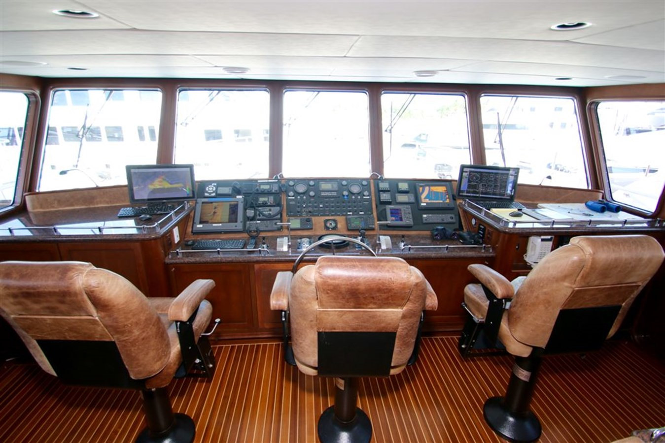 https://arconyachts.ams3.digitaloceanspaces.com/79226/conversions/large_1275333-optimize.jpg