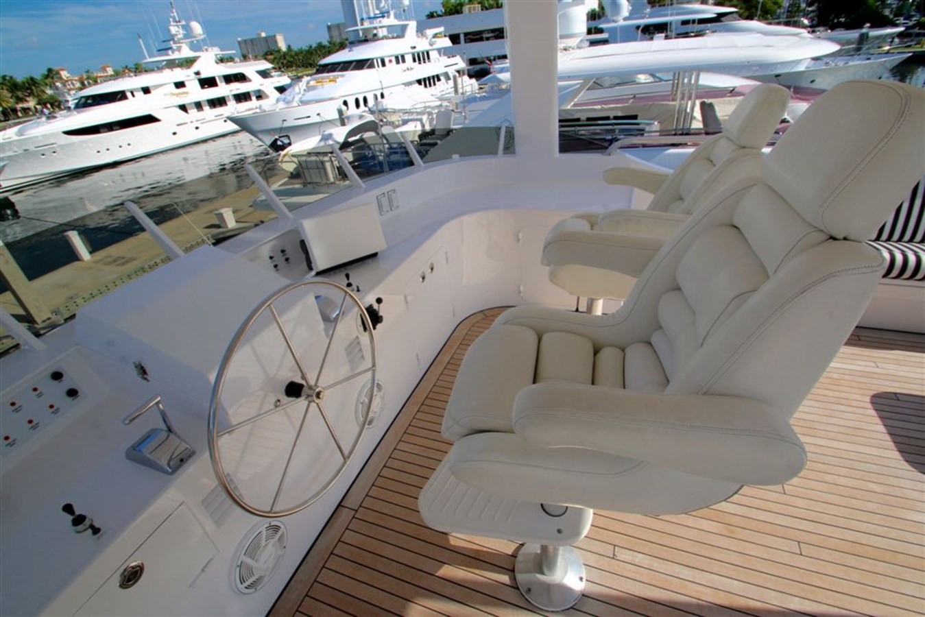 https://arconyachts.ams3.digitaloceanspaces.com/79267/conversions/large_1275681-optimize.jpg
