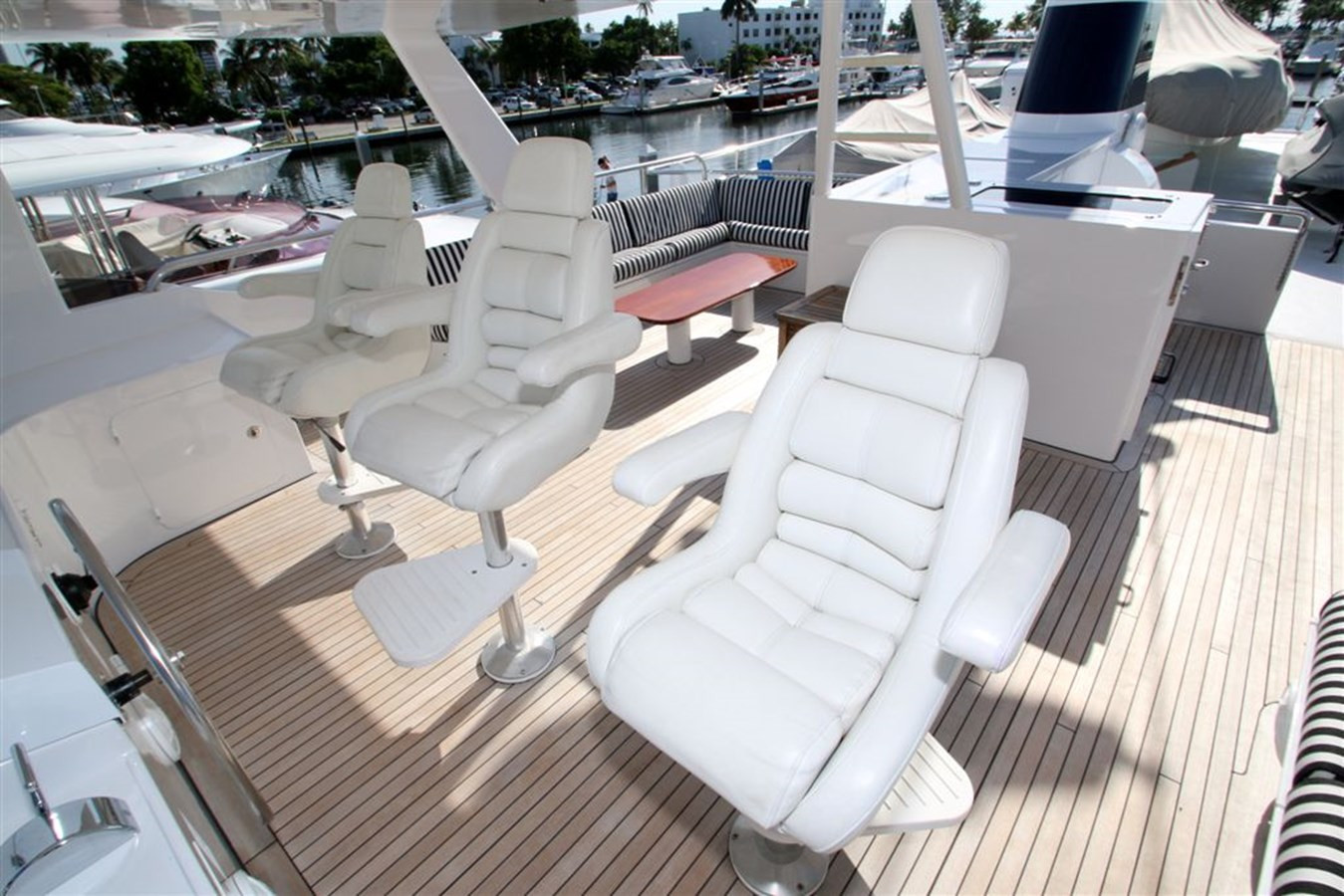 https://arconyachts.ams3.digitaloceanspaces.com/79276/conversions/large_1275683-optimize.jpg