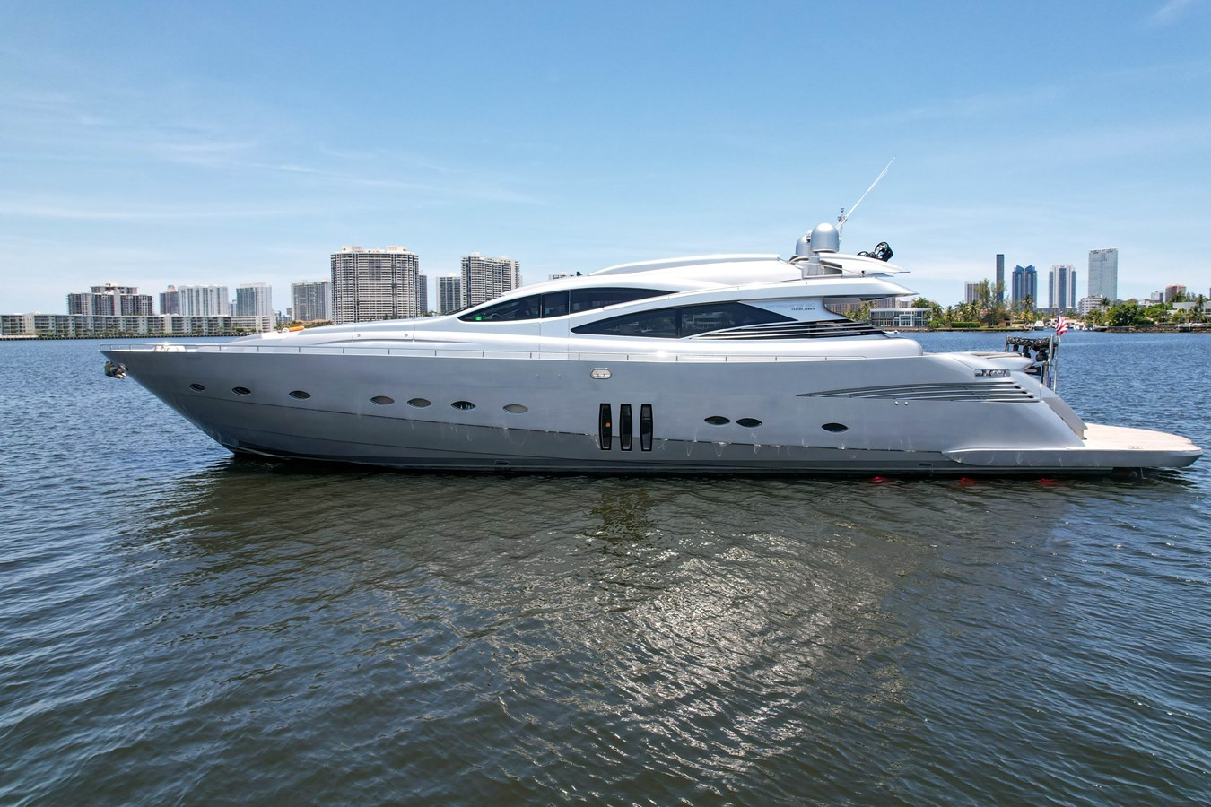 https://arconyachts.ams3.digitaloceanspaces.com/79299/conversions/large_3586265-optimize.jpg