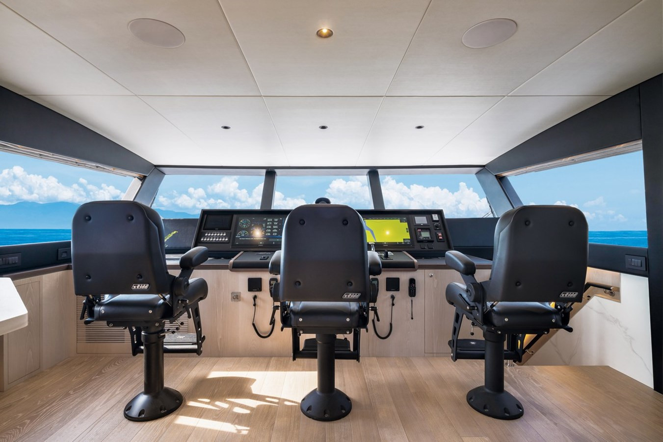 https://arconyachts.ams3.digitaloceanspaces.com/79301/conversions/large_3866364-optimize.jpg