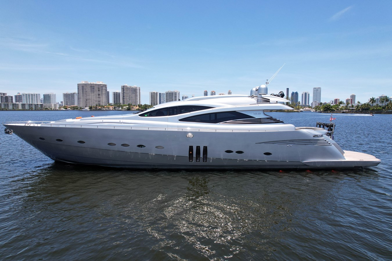 https://arconyachts.ams3.digitaloceanspaces.com/79302/conversions/large_3586266-optimize.jpg