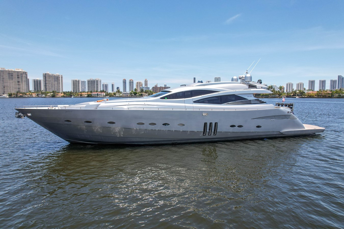 https://arconyachts.ams3.digitaloceanspaces.com/79305/conversions/large_3586267-optimize.jpg