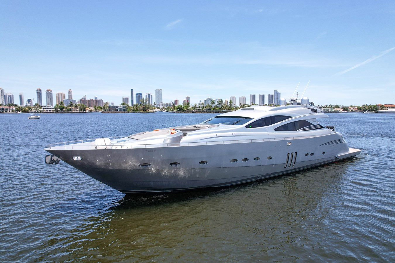 https://arconyachts.ams3.digitaloceanspaces.com/79308/conversions/large_3586268-optimize.jpg
