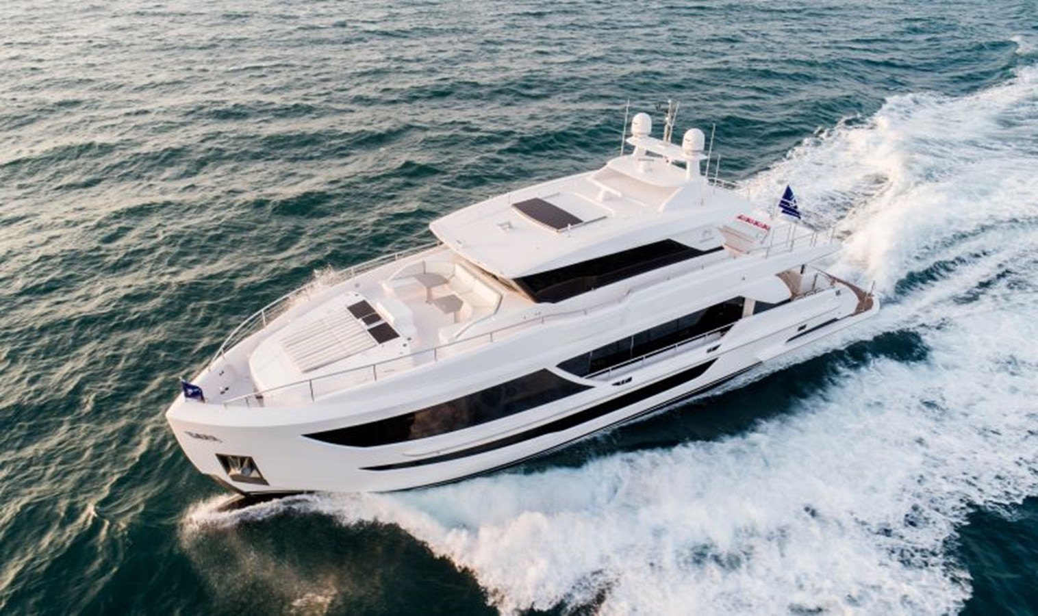 https://arconyachts.ams3.digitaloceanspaces.com/79402/conversions/large_4576588-optimize.jpg