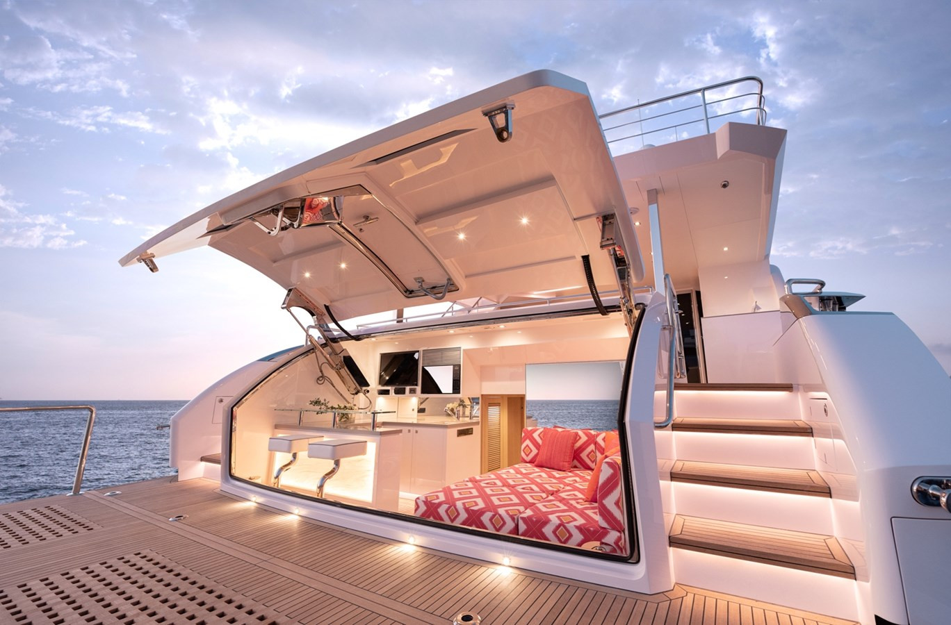 https://arconyachts.ams3.digitaloceanspaces.com/79405/conversions/large_4576592-optimize.jpg