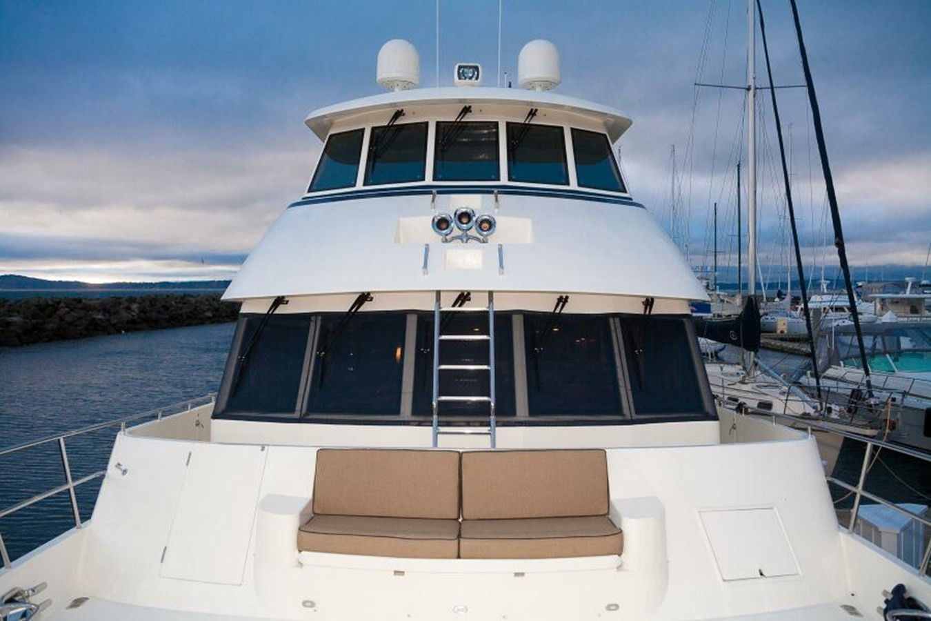 https://arconyachts.ams3.digitaloceanspaces.com/79406/conversions/large_3923599-optimize.jpg