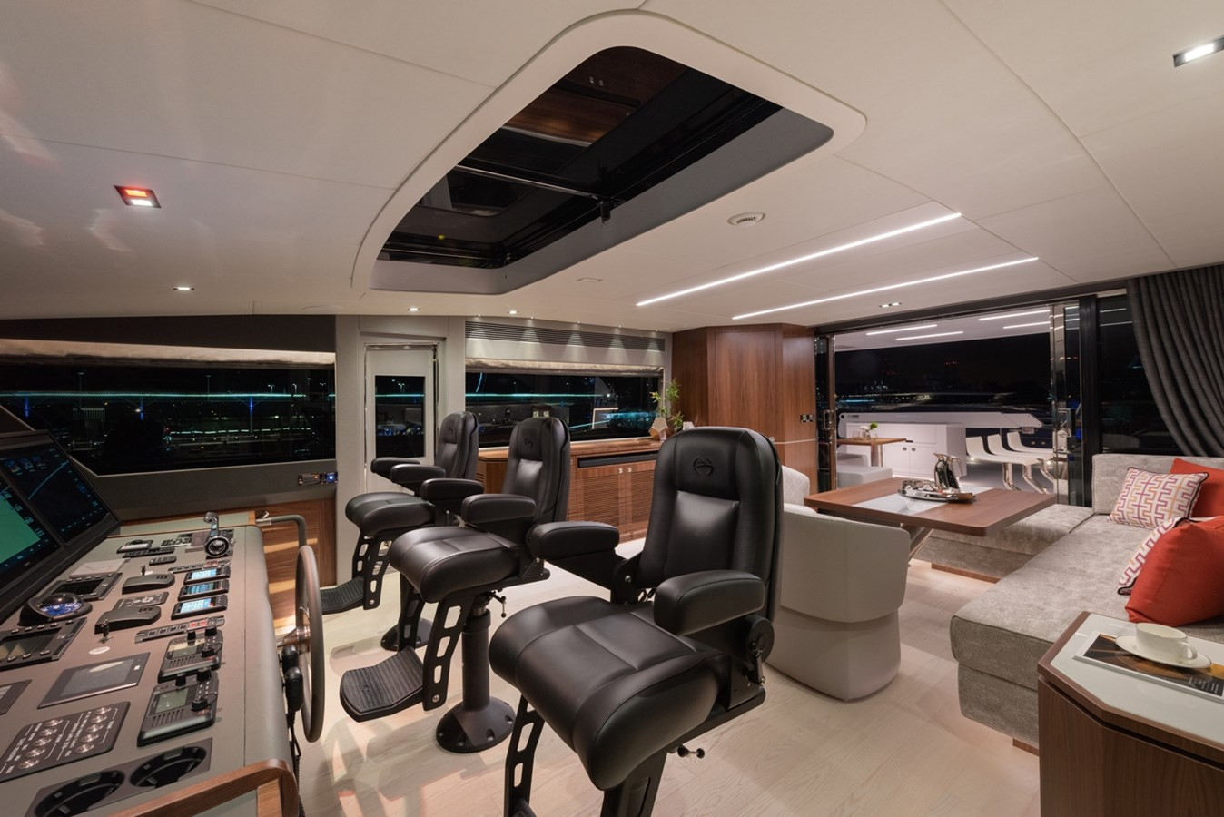 https://arconyachts.ams3.digitaloceanspaces.com/79447/conversions/large_4576613-optimize.jpg