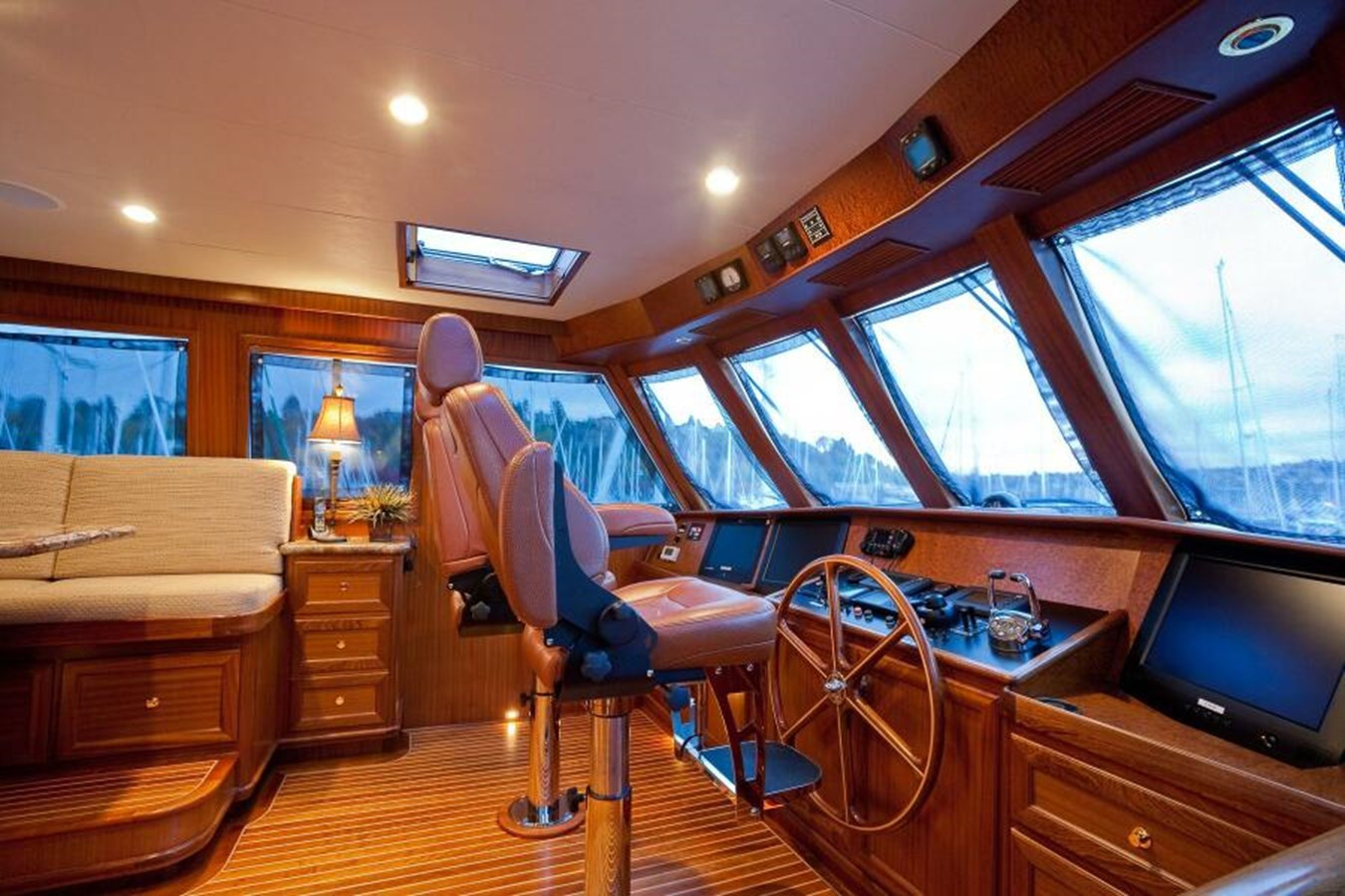 https://arconyachts.ams3.digitaloceanspaces.com/79452/conversions/large_3923579-optimize.jpg