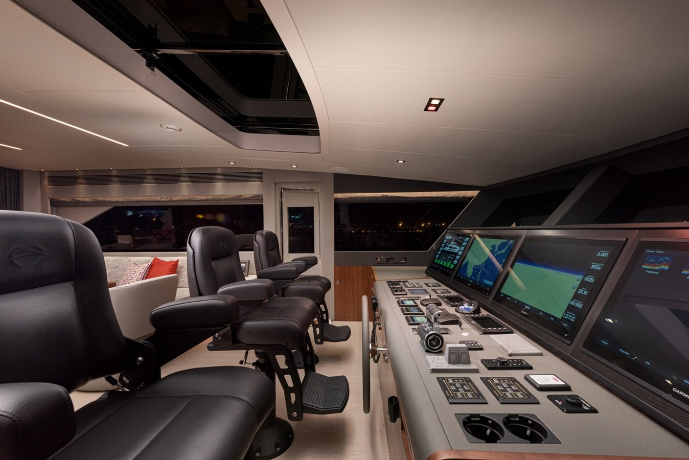 https://arconyachts.ams3.digitaloceanspaces.com/79453/conversions/large_4576617-optimize.jpg