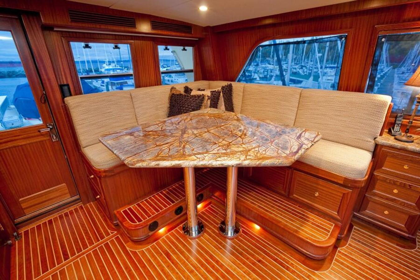 https://arconyachts.ams3.digitaloceanspaces.com/79489/conversions/large_3923635-optimize.jpg