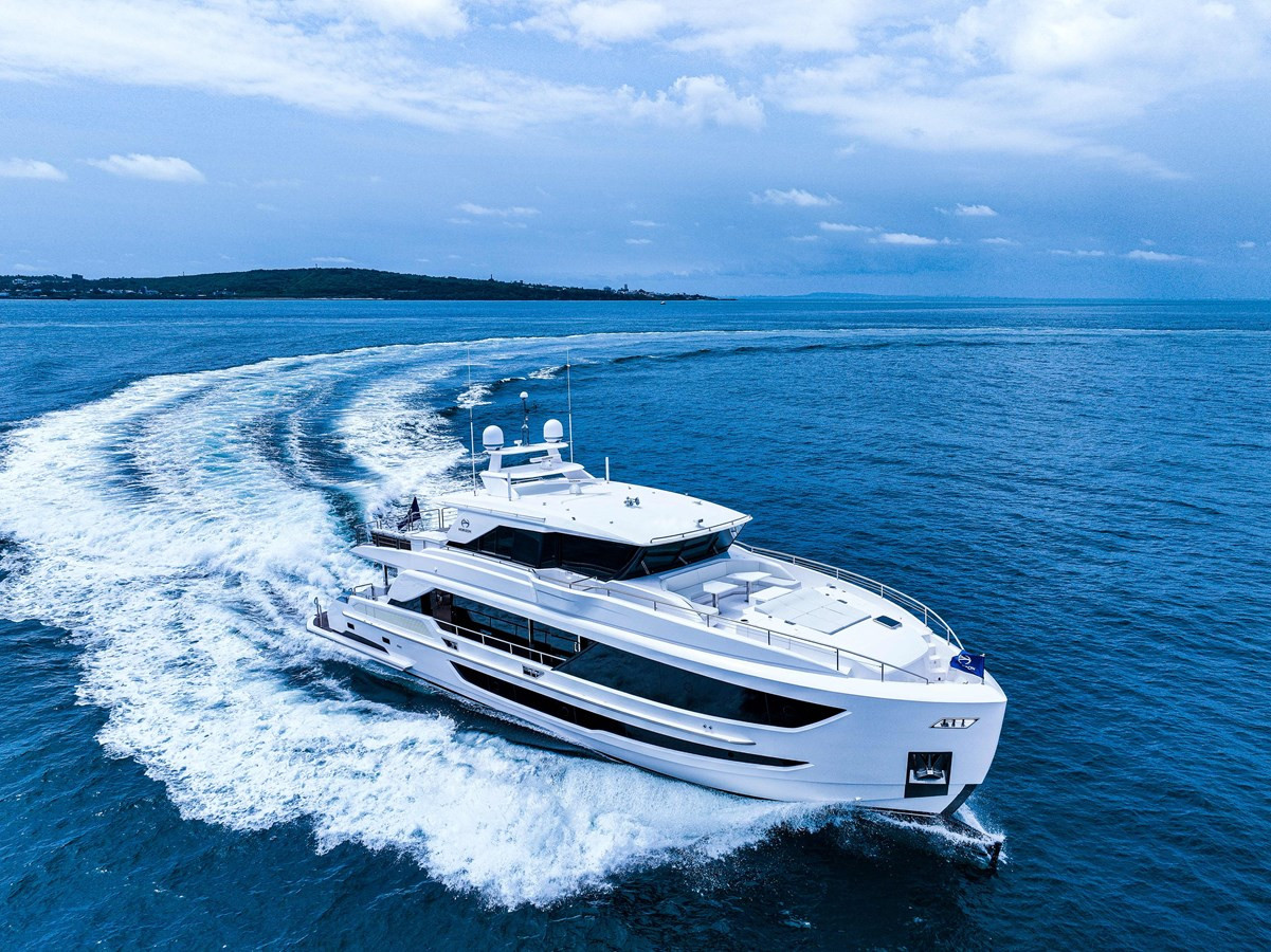 https://arconyachts.ams3.digitaloceanspaces.com/79549/conversions/large_4765682-optimize.jpg