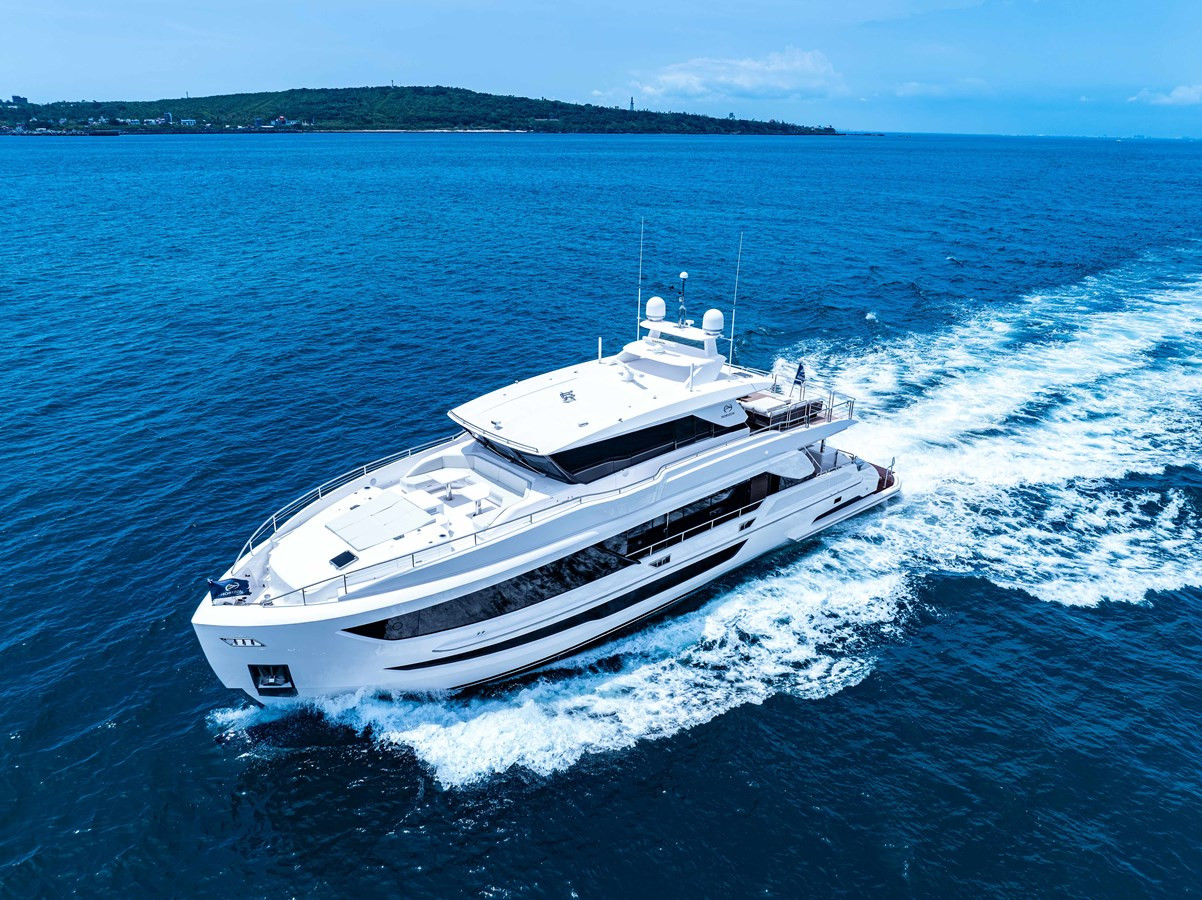 https://arconyachts.ams3.digitaloceanspaces.com/79555/conversions/large_4765642-optimize.jpg
