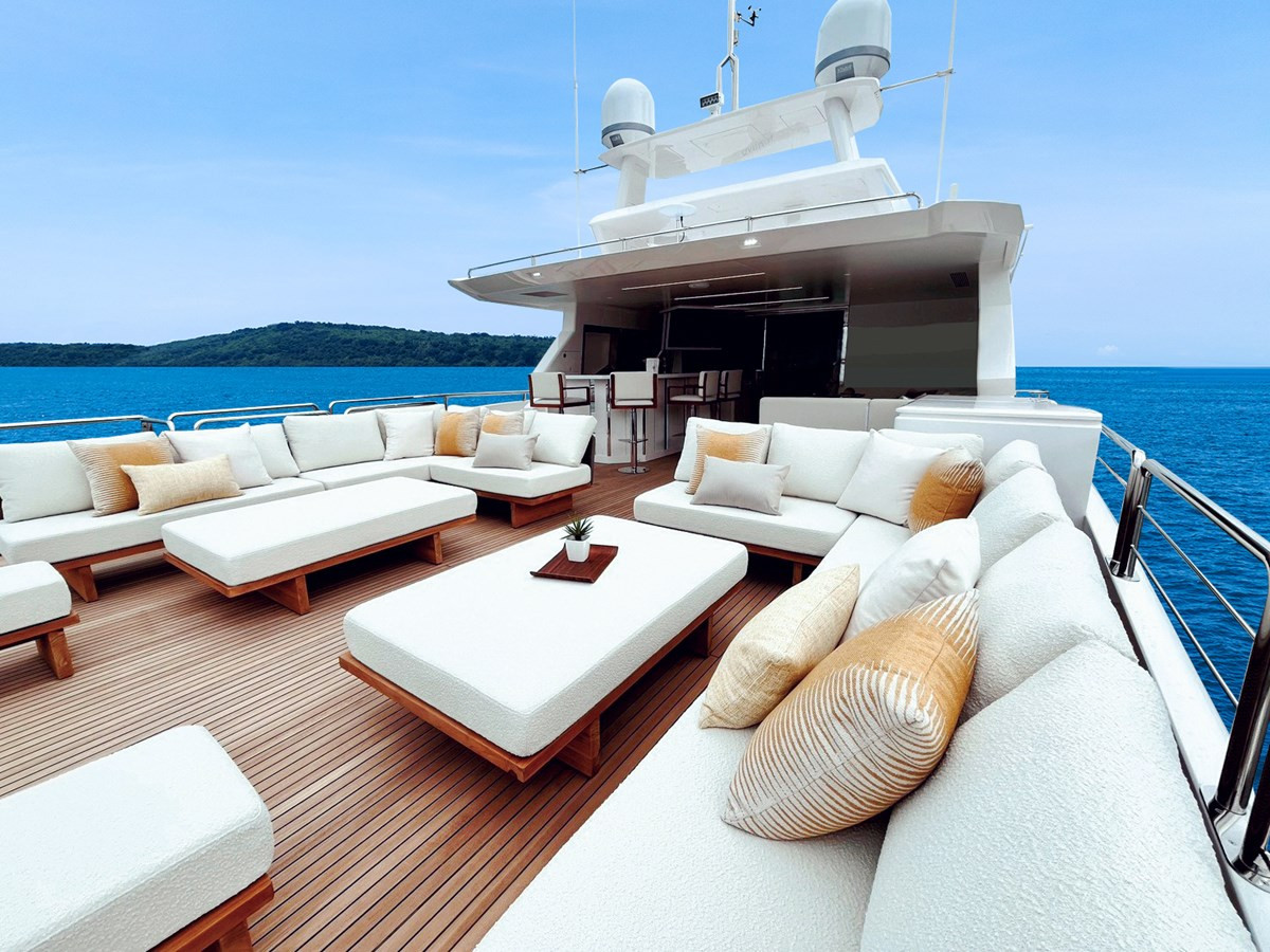 https://arconyachts.ams3.digitaloceanspaces.com/79567/conversions/large_4745370-optimize.jpg