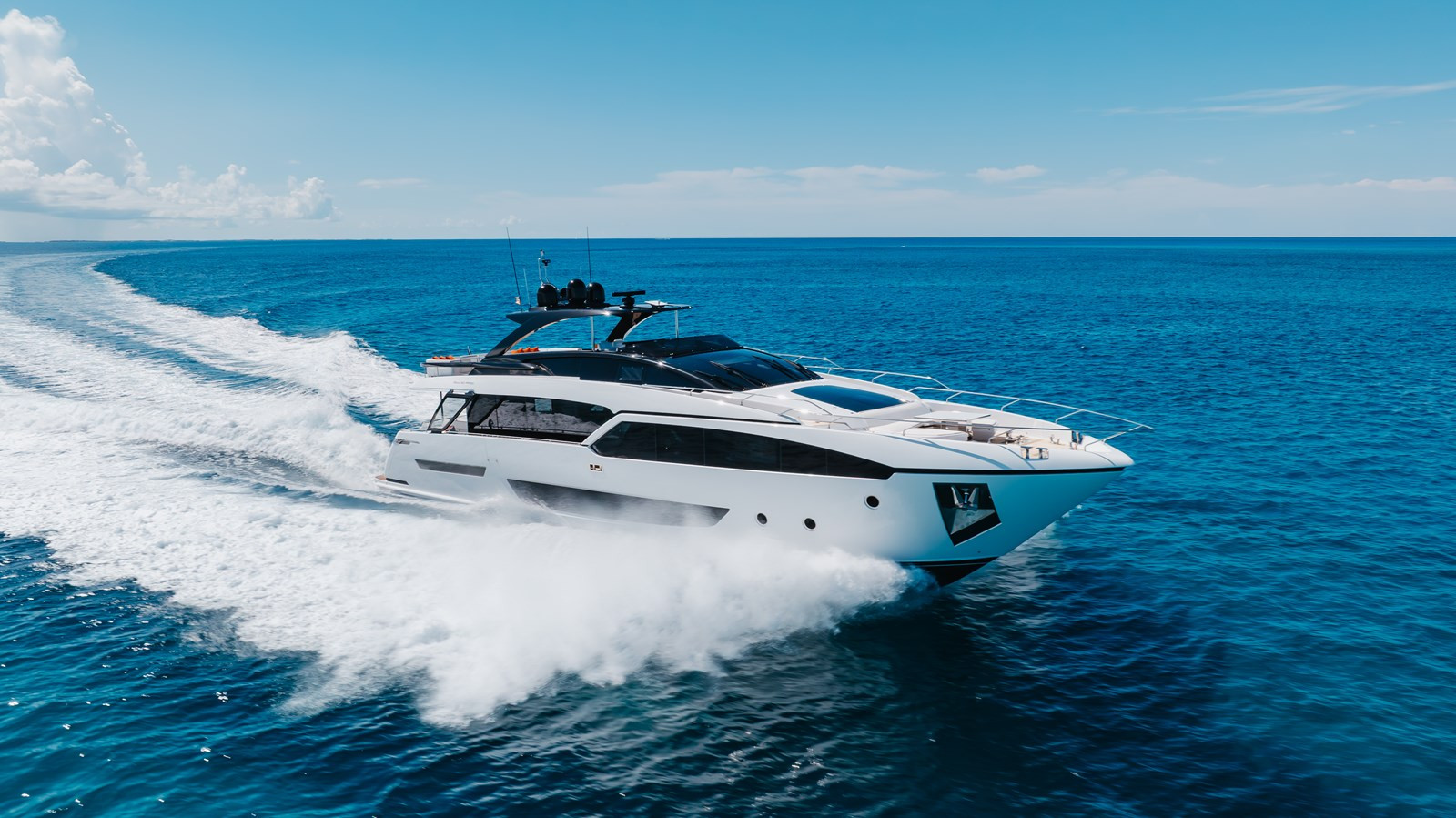 https://arconyachts.ams3.digitaloceanspaces.com/79611/conversions/large_4728886-optimize.jpg
