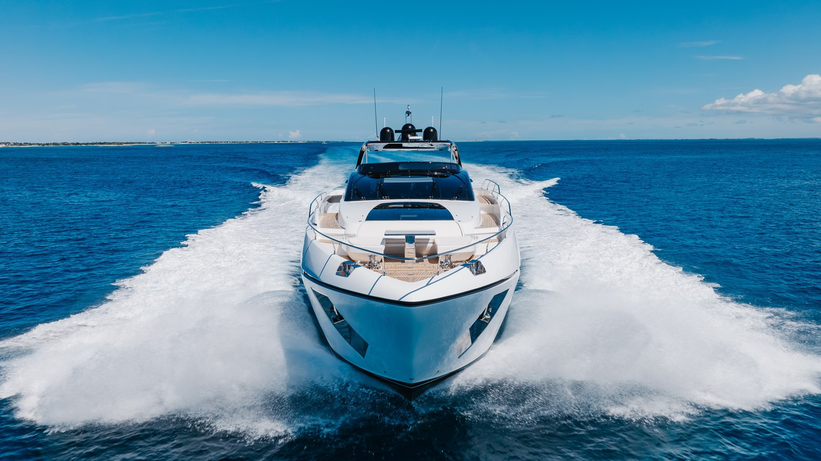 https://arconyachts.ams3.digitaloceanspaces.com/79617/conversions/large_4728887-optimize.jpg
