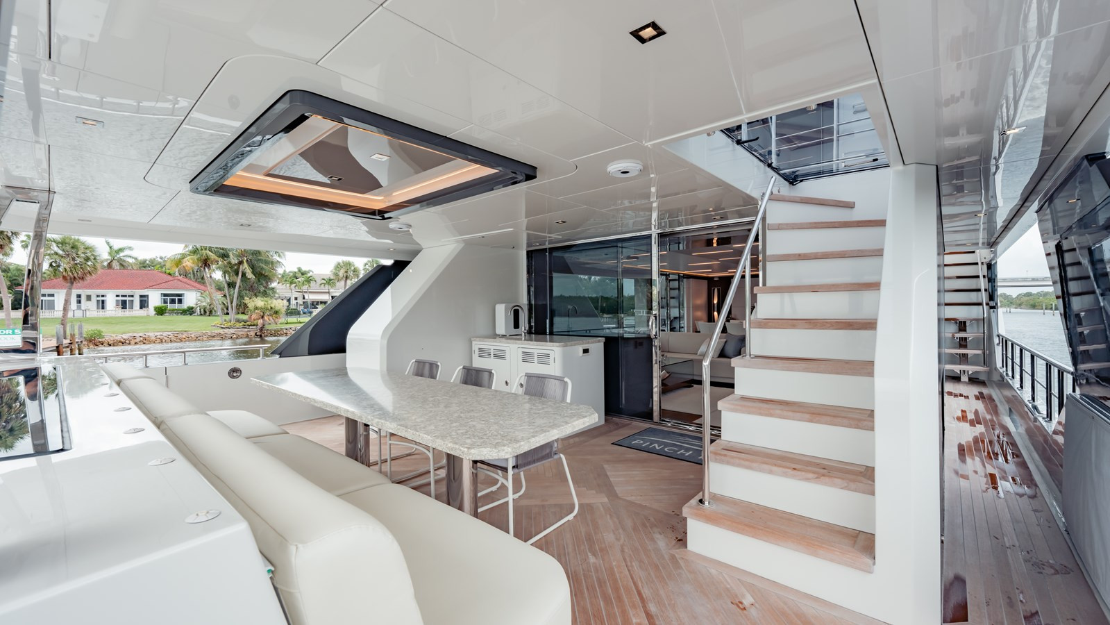 https://arconyachts.ams3.digitaloceanspaces.com/79619/conversions/large_4724540-optimize.jpg