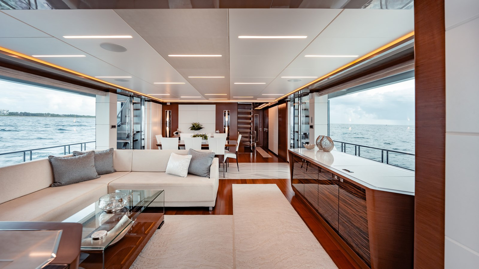 https://arconyachts.ams3.digitaloceanspaces.com/79627/conversions/large_4724569-optimize.jpg
