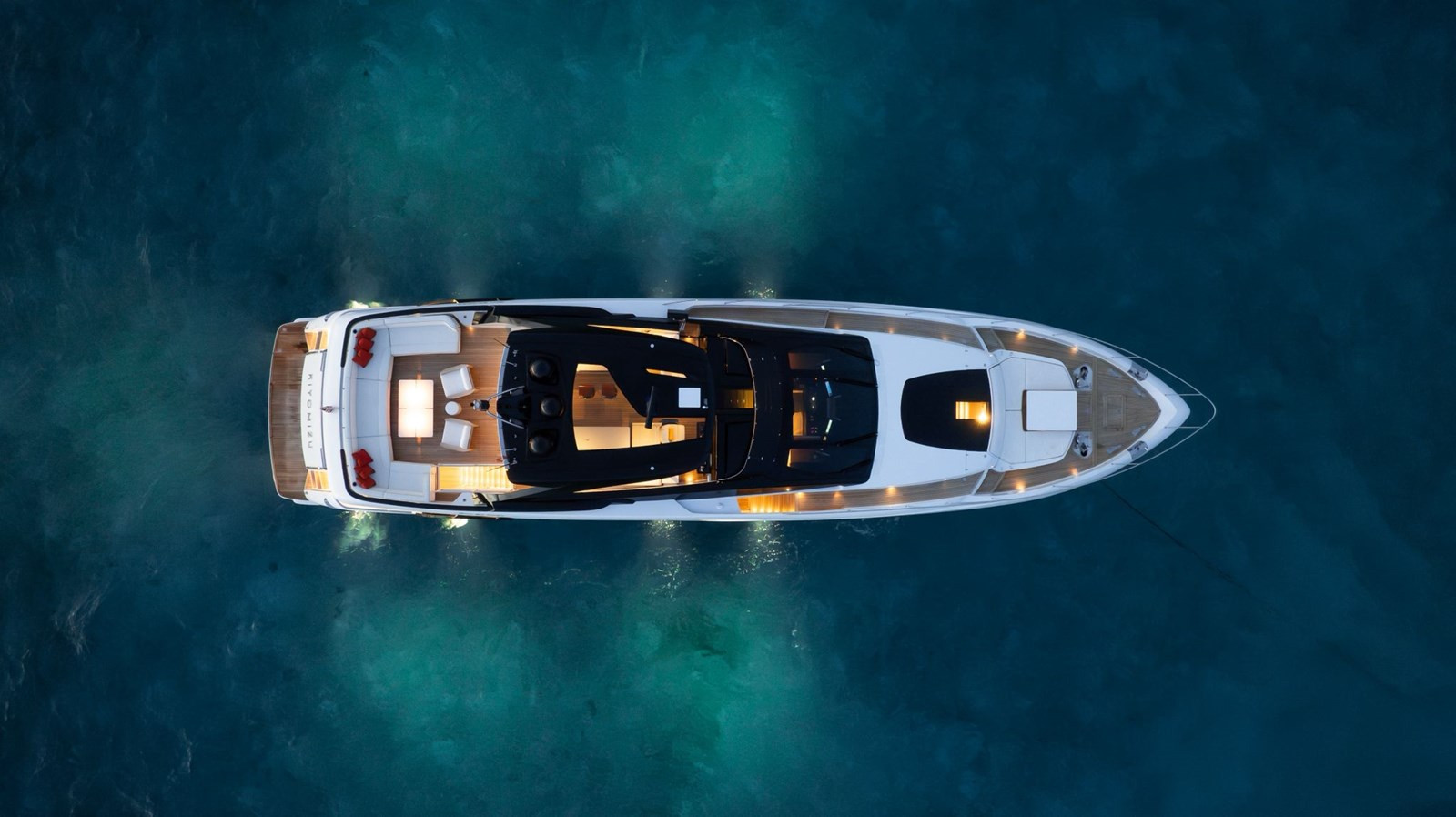 https://arconyachts.ams3.digitaloceanspaces.com/79629/conversions/large_4729009-optimize.jpg
