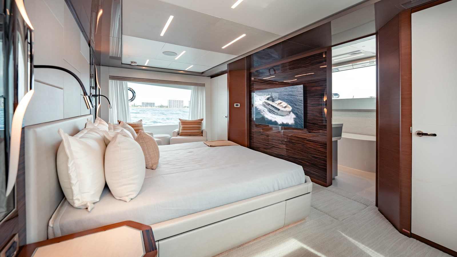 https://arconyachts.ams3.digitaloceanspaces.com/79649/conversions/large_4724578-optimize.jpg