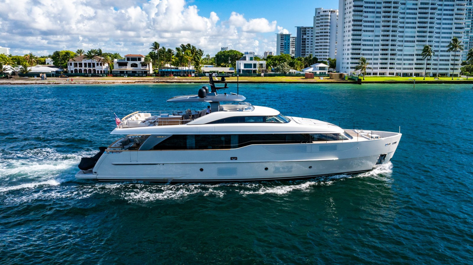 https://arconyachts.ams3.digitaloceanspaces.com/79653/conversions/large_4739796-optimize.jpg