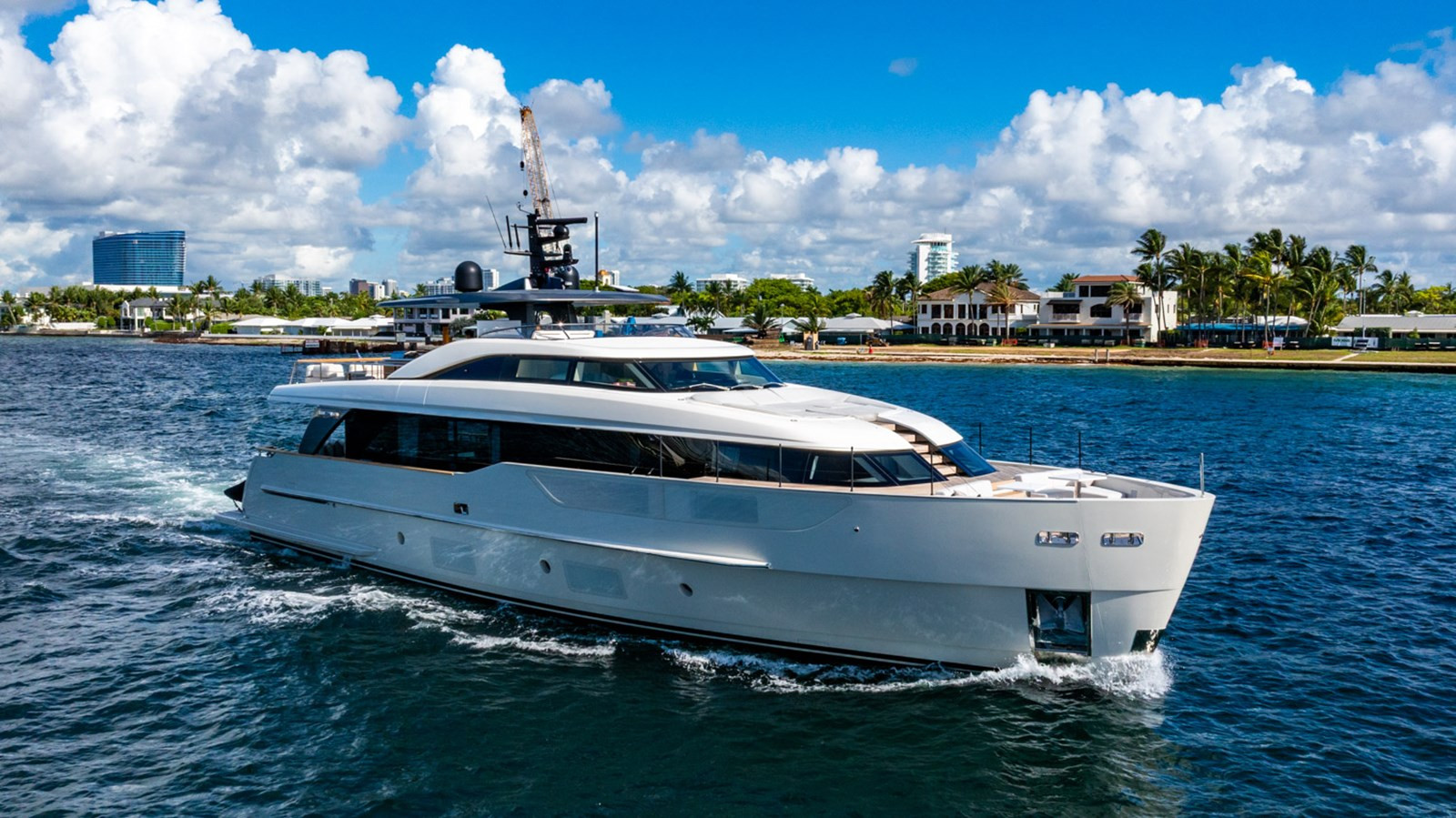 https://arconyachts.ams3.digitaloceanspaces.com/79656/conversions/large_4739797-optimize.jpg