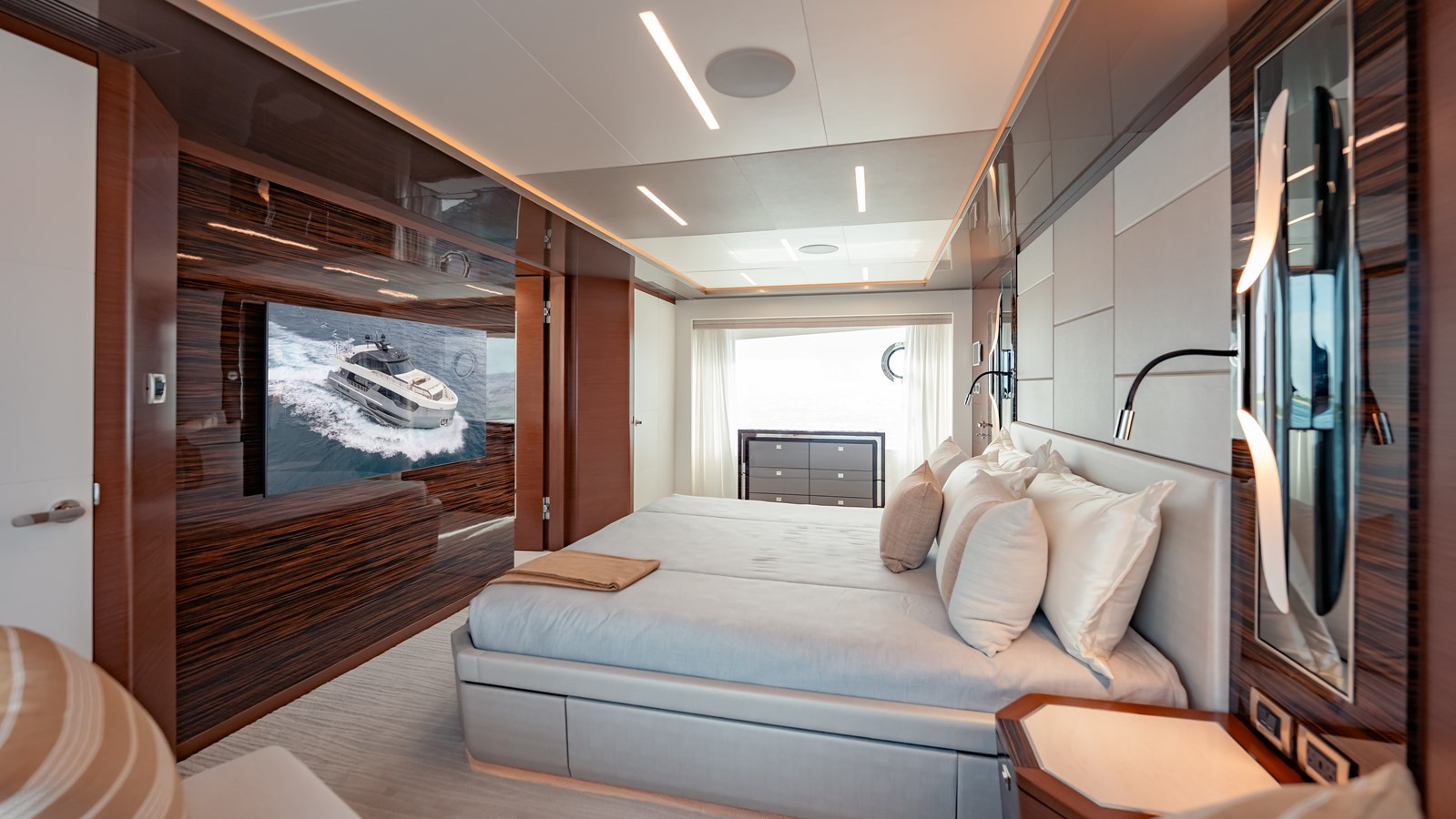 https://arconyachts.ams3.digitaloceanspaces.com/79658/conversions/large_4724581-optimize.jpg