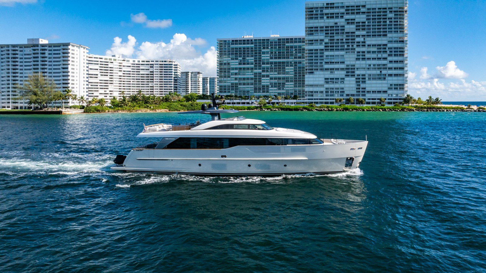 https://arconyachts.ams3.digitaloceanspaces.com/79663/conversions/large_4739799-optimize.jpg