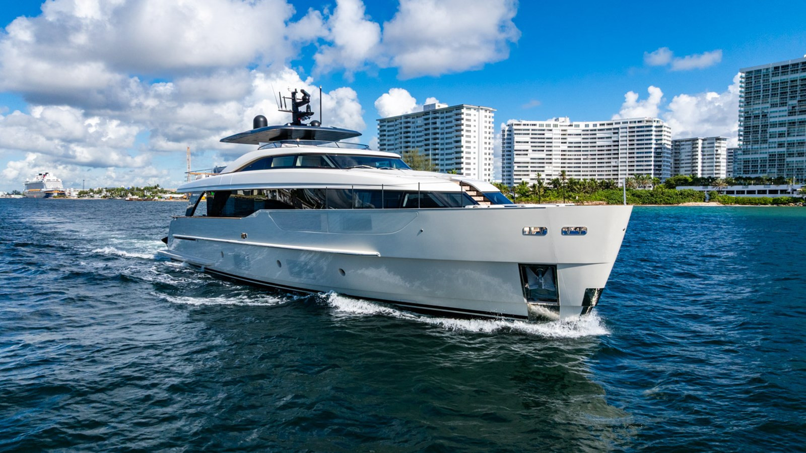 https://arconyachts.ams3.digitaloceanspaces.com/79669/conversions/large_4739801-optimize.jpg