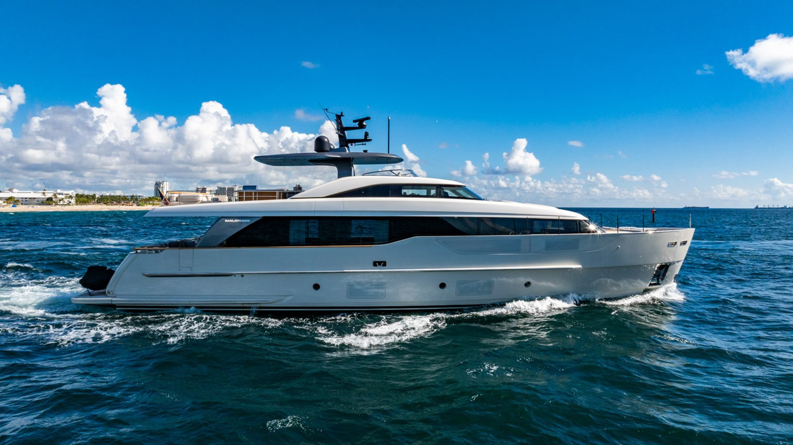 https://arconyachts.ams3.digitaloceanspaces.com/79675/conversions/large_4739803-optimize.jpg