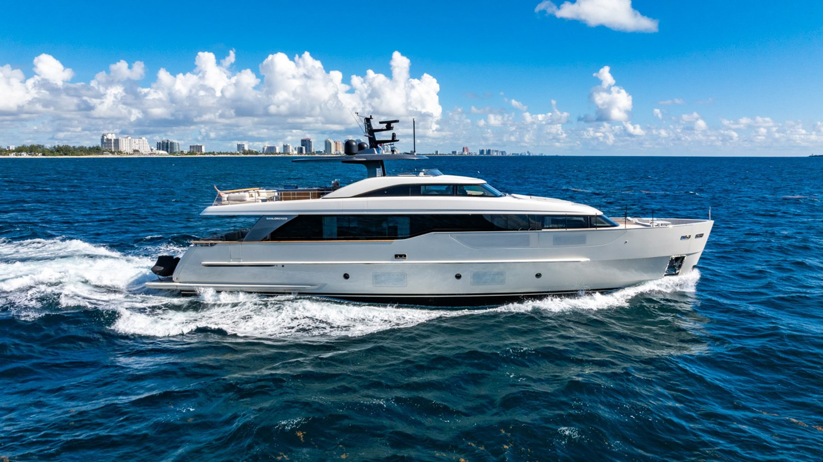 https://arconyachts.ams3.digitaloceanspaces.com/79698/conversions/large_4739810-optimize.jpg