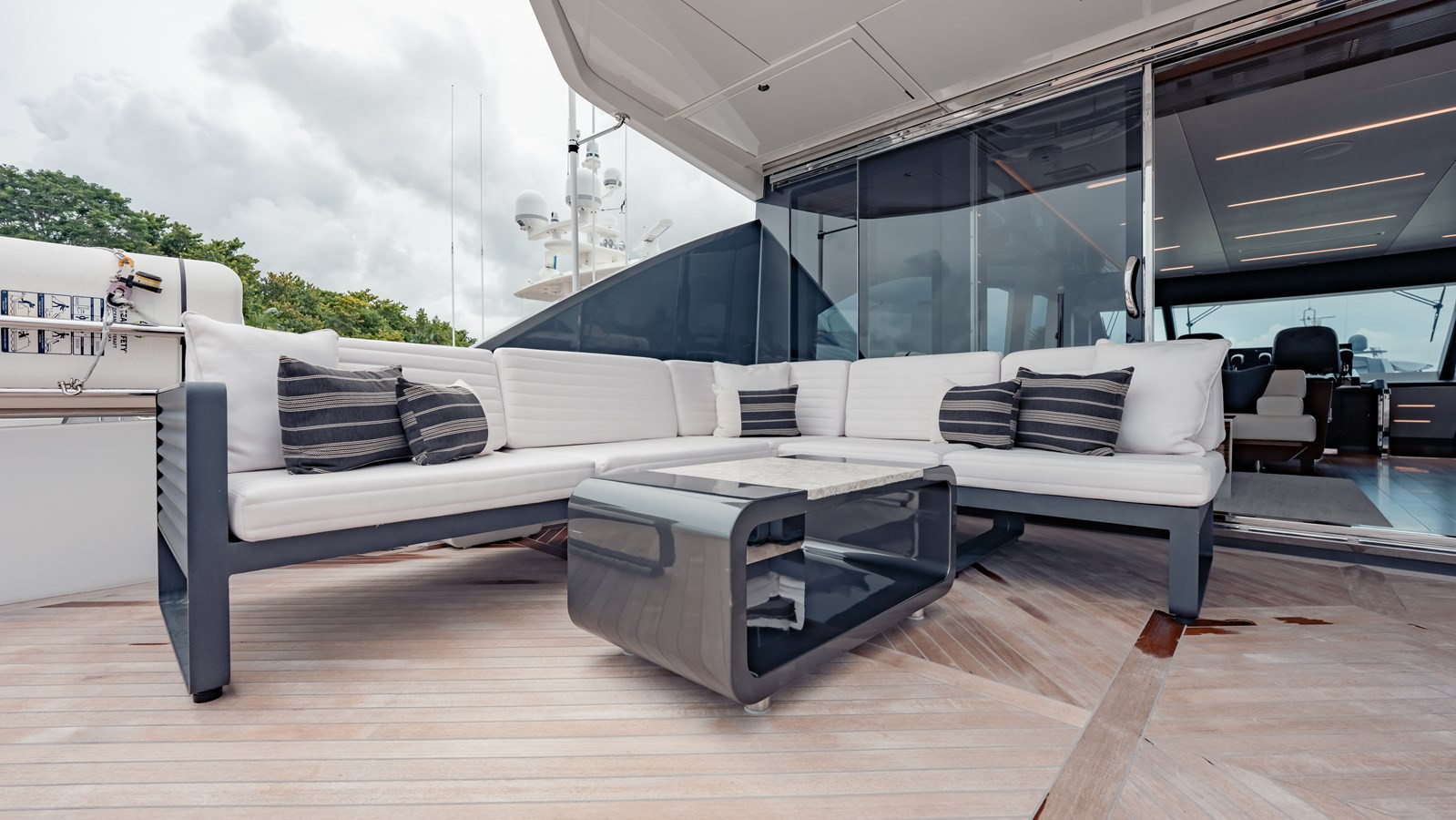 https://arconyachts.ams3.digitaloceanspaces.com/79706/conversions/large_4724599-optimize.jpg