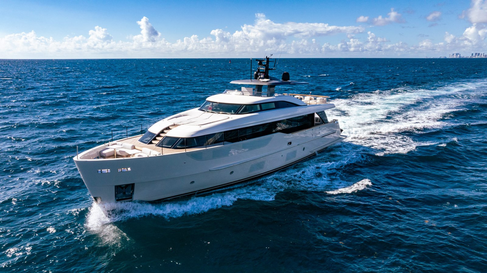 https://arconyachts.ams3.digitaloceanspaces.com/79707/conversions/large_4739813-optimize.jpg