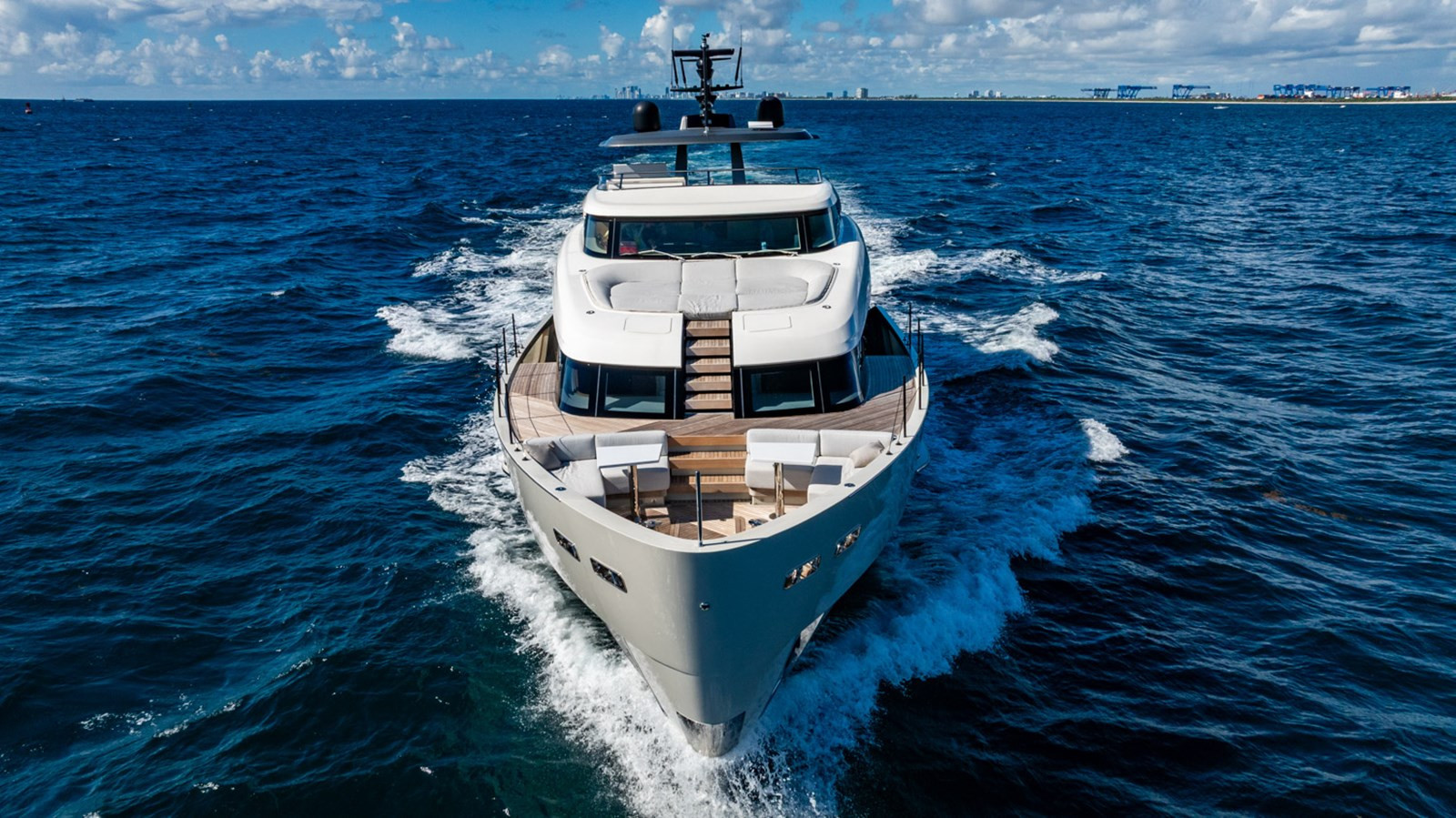 https://arconyachts.ams3.digitaloceanspaces.com/79710/conversions/large_4739814-optimize.jpg