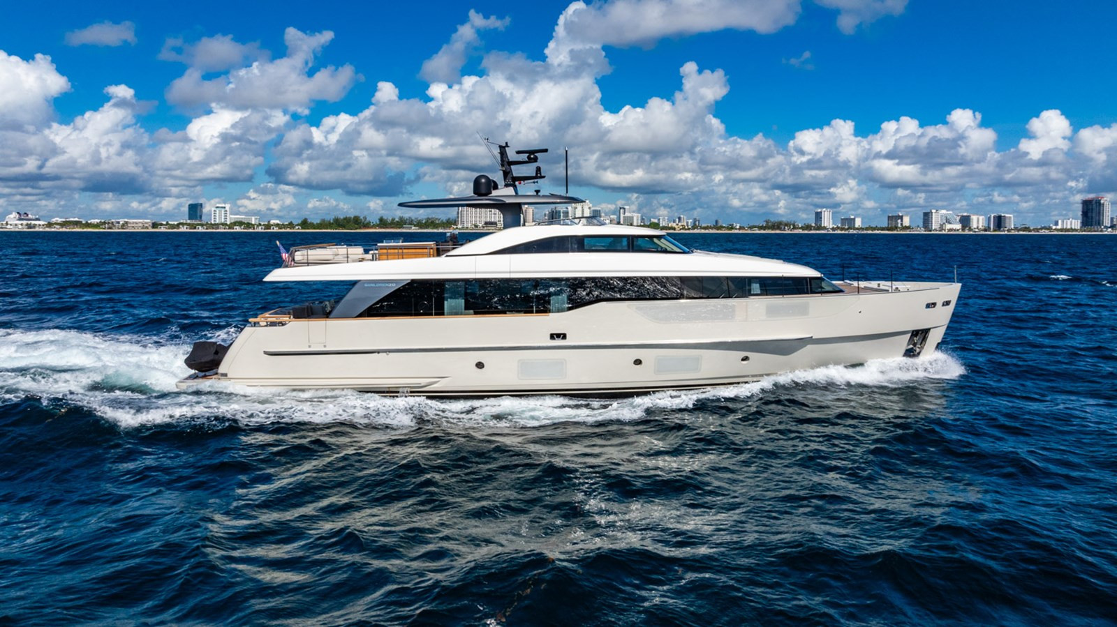 https://arconyachts.ams3.digitaloceanspaces.com/79716/conversions/large_4739816-optimize.jpg