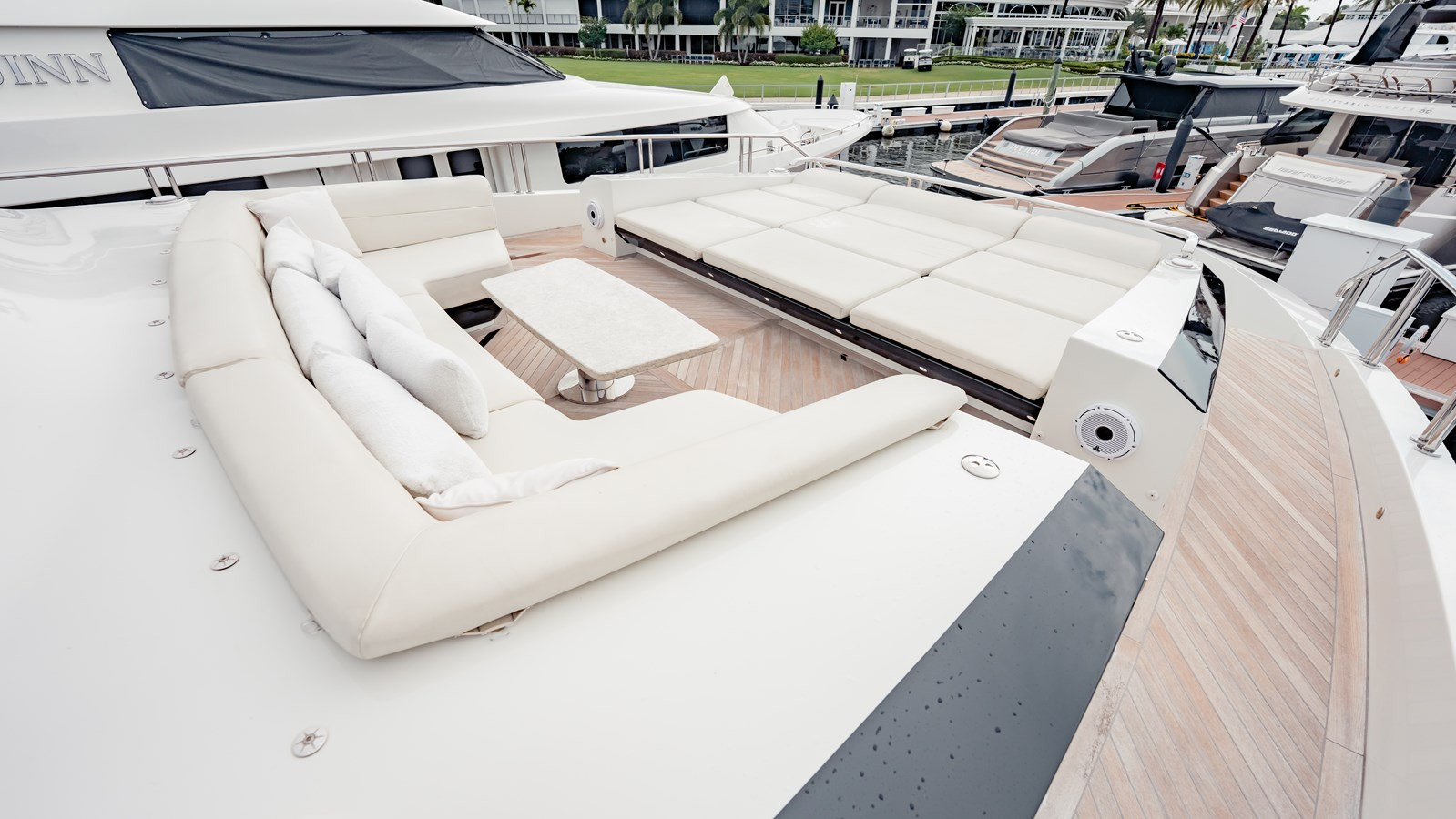 https://arconyachts.ams3.digitaloceanspaces.com/79718/conversions/large_4724603-optimize.jpg