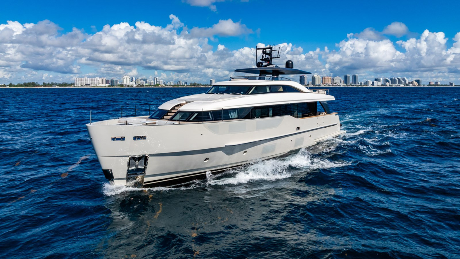 https://arconyachts.ams3.digitaloceanspaces.com/79739/conversions/large_4739823-optimize.jpg