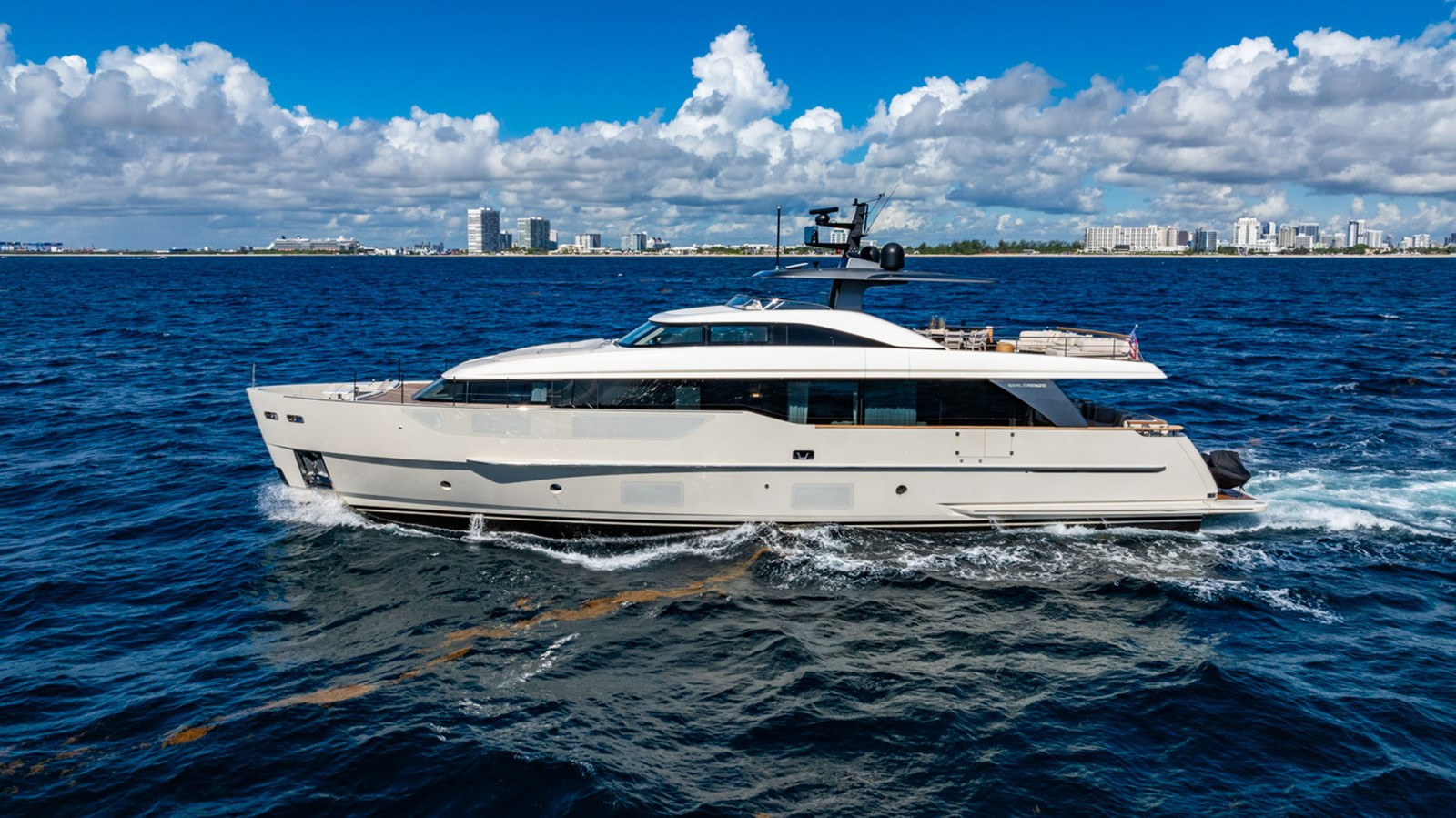 https://arconyachts.ams3.digitaloceanspaces.com/79742/conversions/large_4739824-optimize.jpg