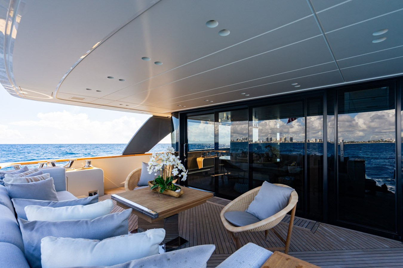 https://arconyachts.ams3.digitaloceanspaces.com/79779/conversions/large_4739837-optimize.jpg