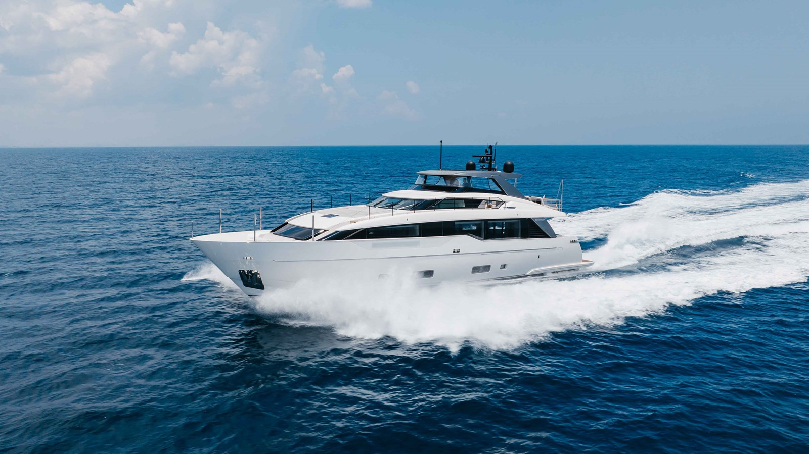 https://arconyachts.ams3.digitaloceanspaces.com/79780/conversions/large_4759507-optimize.jpg