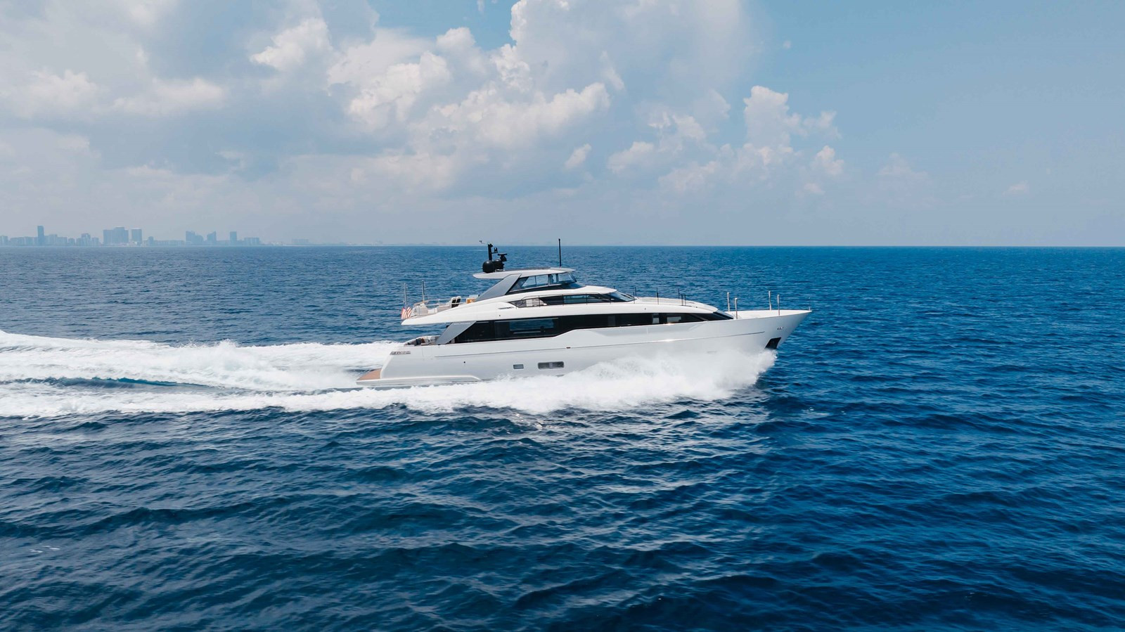 https://arconyachts.ams3.digitaloceanspaces.com/79786/conversions/large_4759511-optimize.jpg