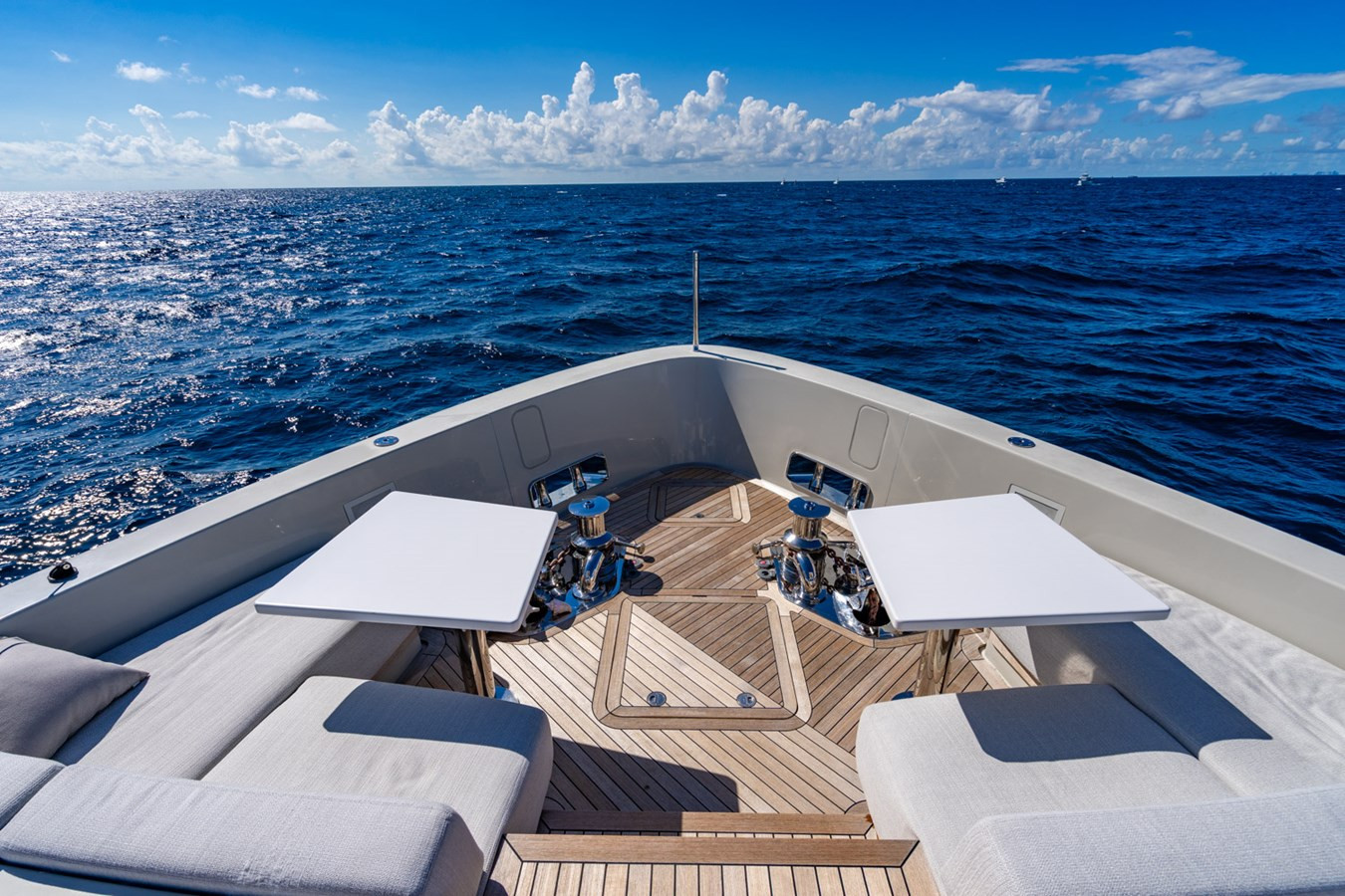 https://arconyachts.ams3.digitaloceanspaces.com/79797/conversions/large_4739843-optimize.jpg