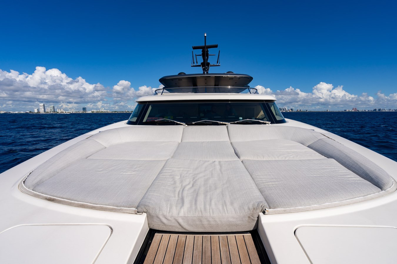 https://arconyachts.ams3.digitaloceanspaces.com/79804/conversions/large_4739845-optimize.jpg