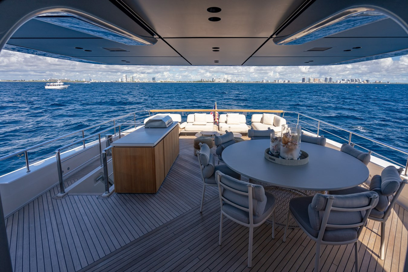 https://arconyachts.ams3.digitaloceanspaces.com/79812/conversions/large_4739848-optimize.jpg